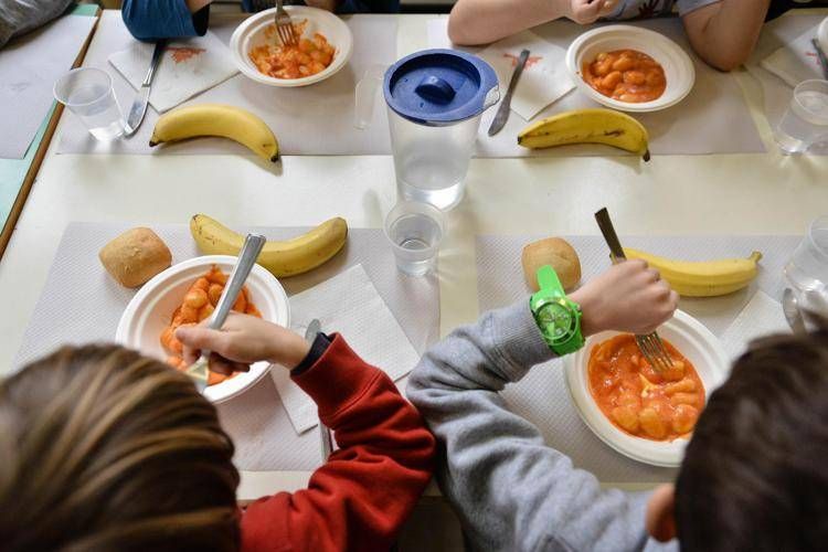 Polemiche a Montevarchi: il dibattito sul 'fettunta' come pasto in mensa per i bambini morosi