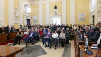 Polemiche a Senigallia per l'esclusione di tanti dal Consiglio Grande sul ponte Garibaldi