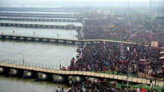 Traffico infinito e caos a Prayagraj: Il Maha Kumbh Mela mette in crisi la città