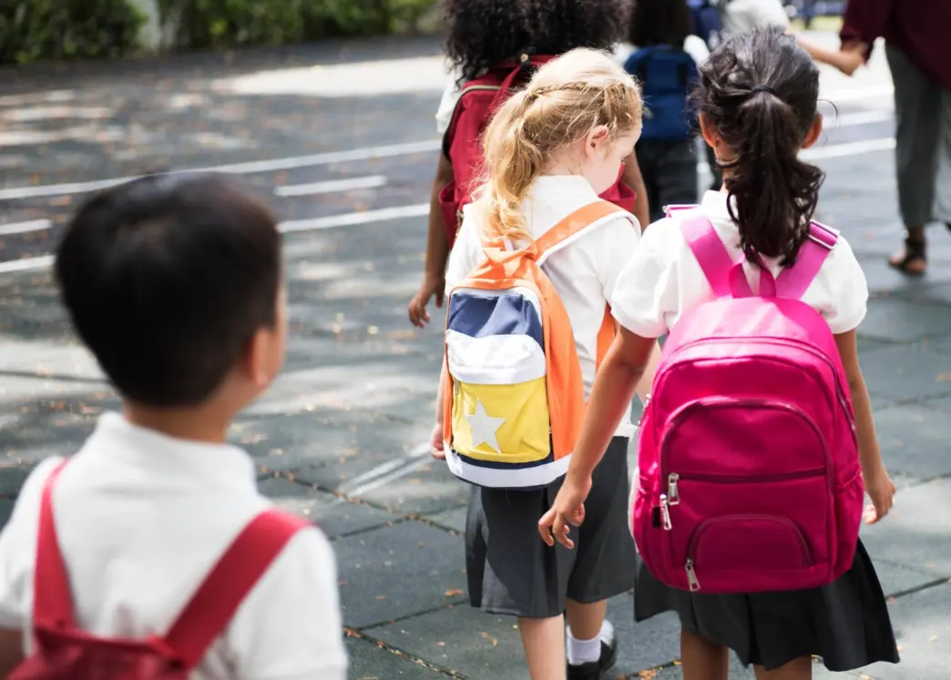 Tragico episodio in una scuola elementare: maestra accoltella un'alunna di otto anni